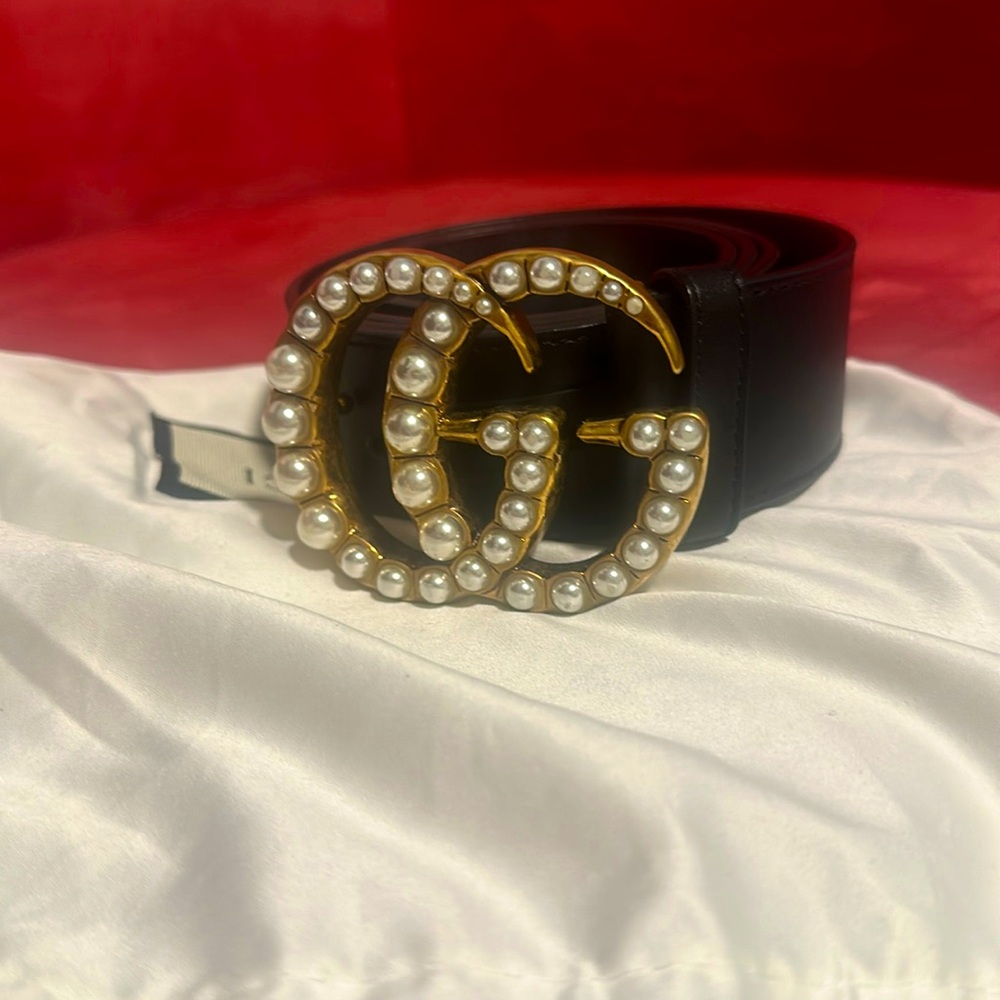 Gucci belt with pearl
